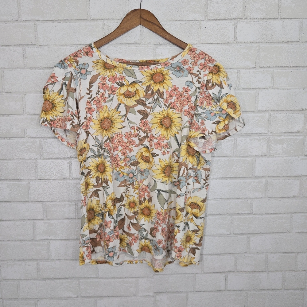 Maurices White Floral Short Sleeve Tee with Yellow Sunflowers